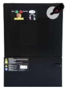 Machine Clean Glass d’IDS Environnement pour le broyage des bouteilles et déchets en verre, montrant le bac de collecte rempli de morceaux de verre, en environnement industriel.