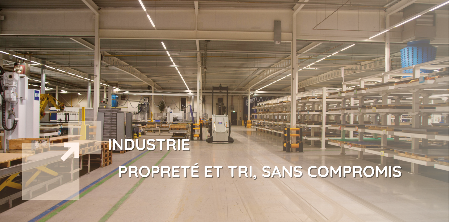 Image d’usine ou site industriel avec containers / déchets industriels, symbolisant la gestion des déchets en milieu industriel, et les solutions globales d’IDS Environnement.