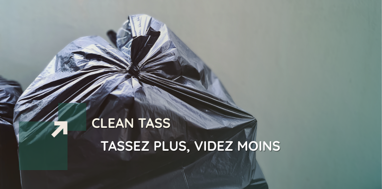 Sacs poubelle noirs professionnels tassés avec le Clean Tass — tasseur à poubelle pour bars, restaurants et hôtels