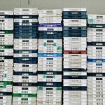 Caisse en plastique industrielle prête pour le recyclage.