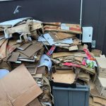 Avant la mise en place d'un CLEAN KOMPACT (presse à balle) pour le carton. L'espace de stockage des déchets d'un Fast-Food était encombré et le carton était difficile a traiter et prenait énormément de place