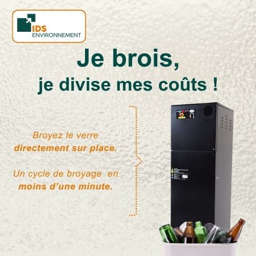Broyeur à verre Clean Glass IDS Environnement posé sur un bac de bouteilles vides avec le message "Je brois, je divise mes coûts, broyez le verre directement sur place en moins d'une minute."