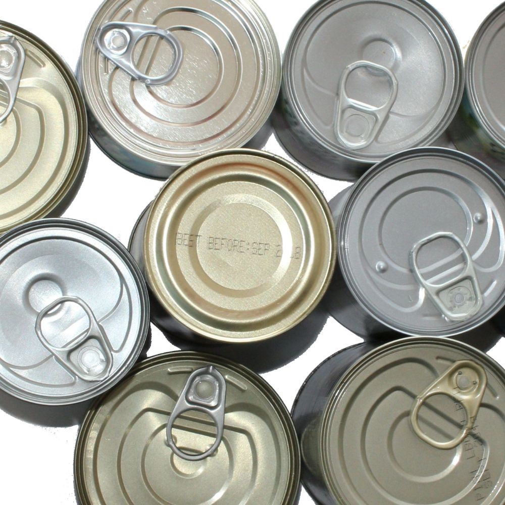 Canettes et emballages métalliques compactés par la presse à balles Clean Kompact